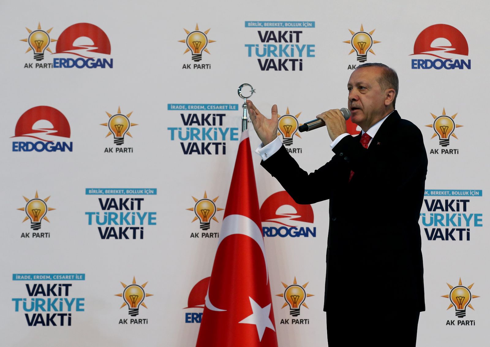 Erdoğan seçim beyannamesini açıkladı: Dijital Türkiyenin vakti geldi Erdoğan seçim beyannamesini açıkladı: Dijital Türkiyenin vakti geldi